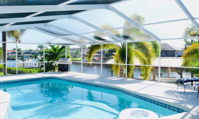 Apollo Beach Maison | The Sea Eagle House