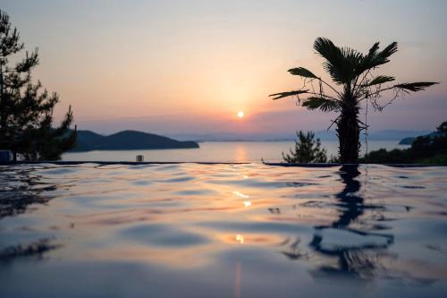 Yeosu Maison | The Seolem Onsuswimmingpool Pension