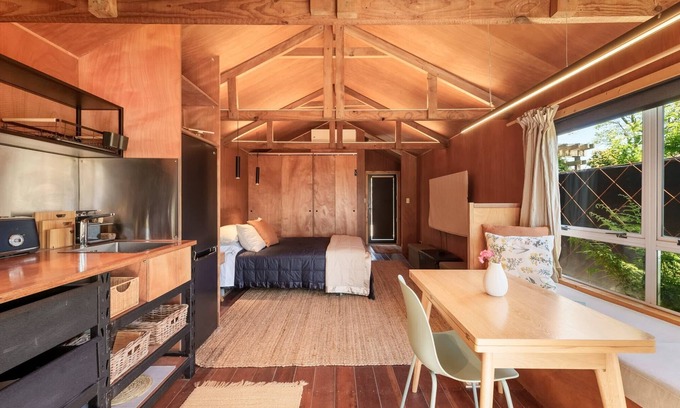 Matapihi Cabine | The Shed Guest House
