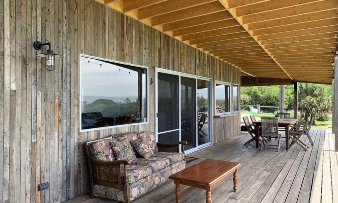 Jerrara Cabine | "The Shedio" On Saddleback