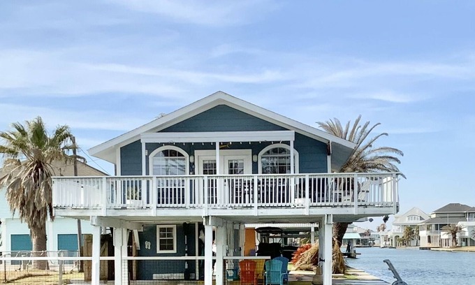 Jamaica Beach Maison | The Shell Shack - A Waterfront Retreat! Corner Canal Home w Quick Beach Access