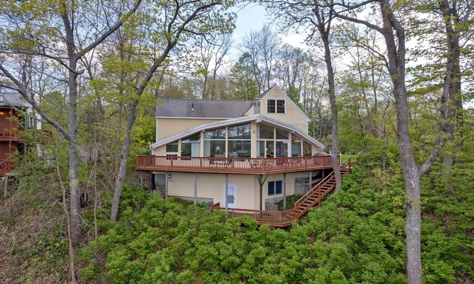 Biddeford Maison | The Ship House on the Saco River with Hot Tub