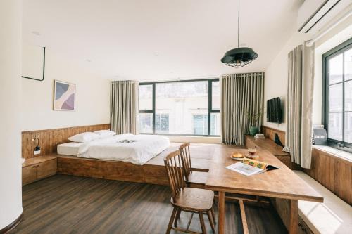 Lang Ha Appartement | The Silver Lantern Hanoi-Urban Escape with Balcony Access-Coffee 24-7