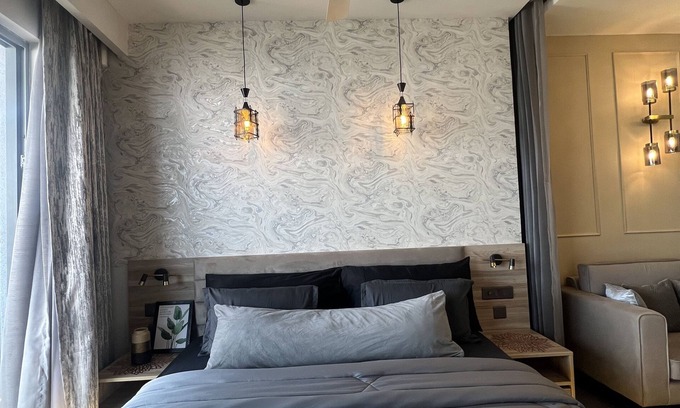 Noida Copropriété | The Silver stone - 31 Floor City Lights View Studio Apartment