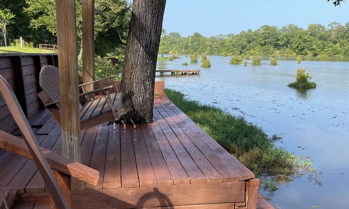 Aliceville Maison | The Sipbee Camphouse on the river. Relax and fish with family and friends.