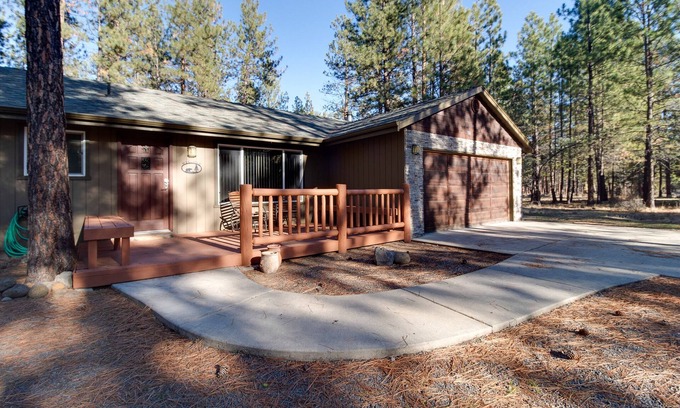 Sisters Maison | The Sisters Moose Home in Tollgate Sleeps 6 Access to Seasonal Pool