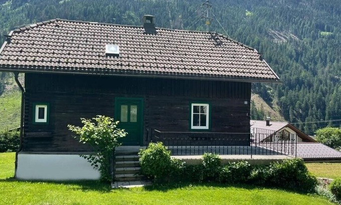 Rangersdorf Maison | The slanted little house