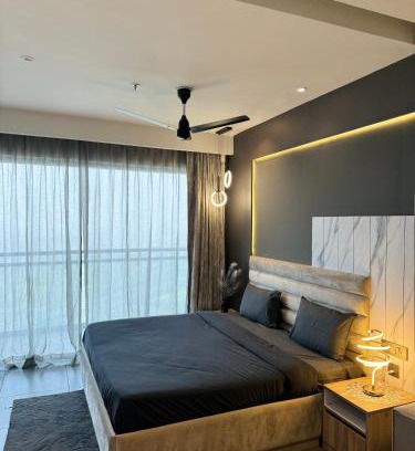Noida Appartement | The Smoke by Velvet 40th Floor City & River View