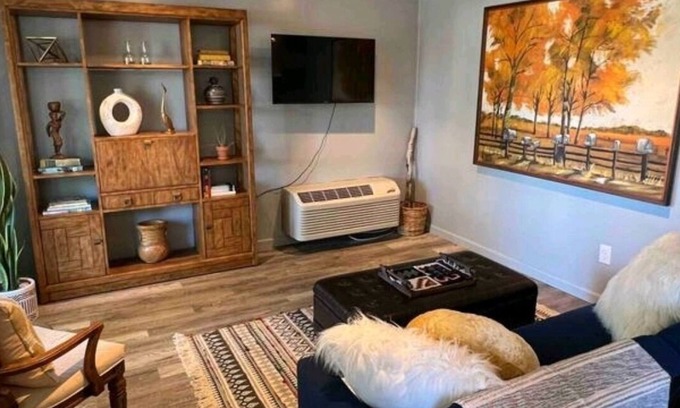 Myrtle Creek Maison | The Sojourners Stop in the heart of Myrtle Creekn