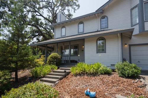 Eldridge Maison | The Sonoma Grape Escape 4 BD and 2,5BA Wineries Nearby