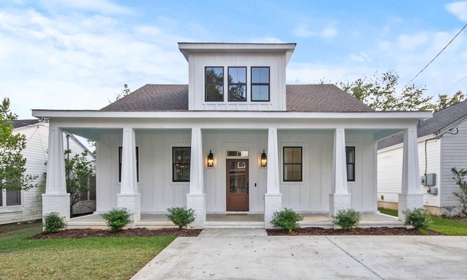 Northport Maison | The Southern Belle Newly Constructed Home 2 Miles from UA Campus!