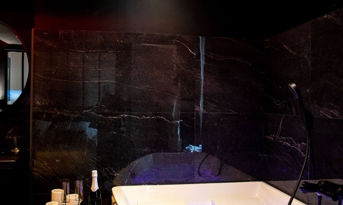 Saint-Lambert-du-Lattay Maison | The Spa & Cinema Suite