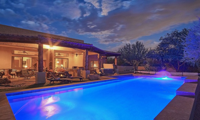 Canyon Ridge Estates Maison | GRANDE MAISON PRIVÉE - VUES - PISCINE CHAUFFANTE - 2 BAIGNOIRES PRIVÉES - 21-25 ANS