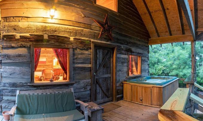 Brenham Cabine | The Spa Vista Private Log Cabin at Scenic Hill Retreat with Hot Tub and Moon Tower