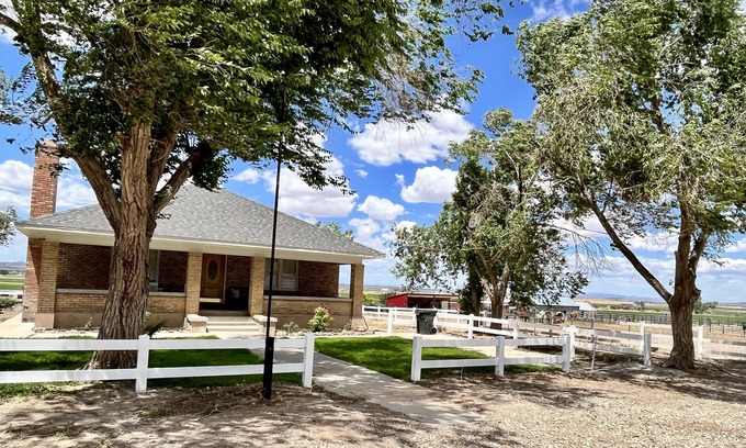 Enoch Autre | The Spacious, Vintage House on the Ranch