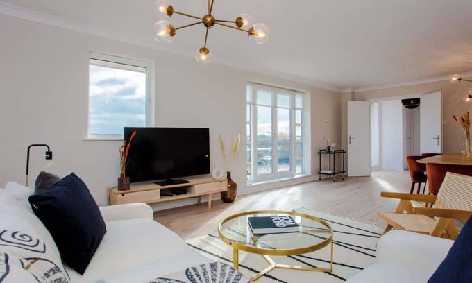 Coppetts Appartement | The Sparkford Gardens - Lovely 2BDR with Balcony