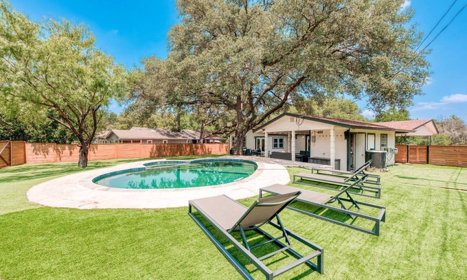 Granite Shoals Maison | The Splash Pad