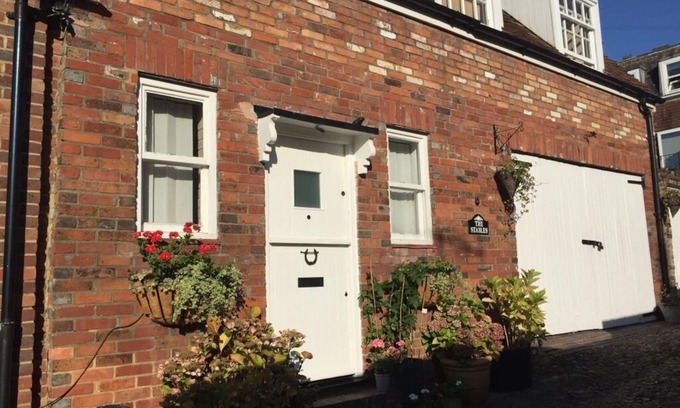 Royal Tunbridge Wells Cottage | Les écuries près des Pantiles avec jardin sur cour