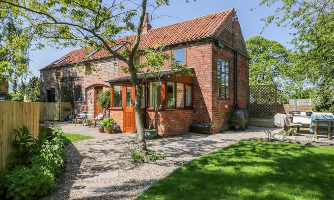 Roos Cottage | LES STABLES, les animaux de compagnie, avec feu ouvert à Roos, Ref 984481