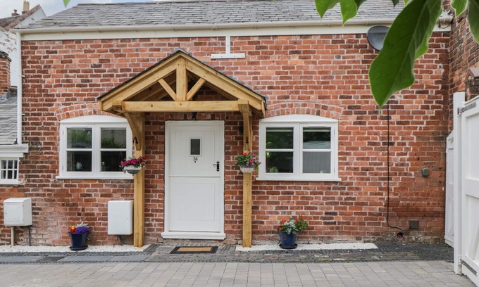Barbourne Maison | THE STABLES, with a garden in Worcester