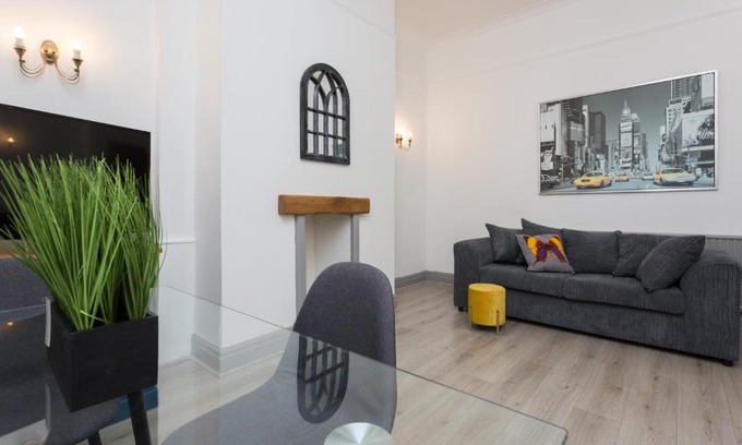 Bamber Bridge Maison | The Station House