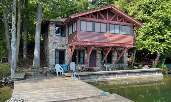 Star Lake Cottage | The Stone House: A Quiet, Sweet, au bord du lac de répit