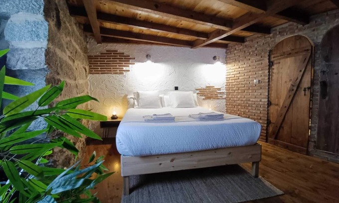 Navaluenga Maison | THE STONE HOUSE