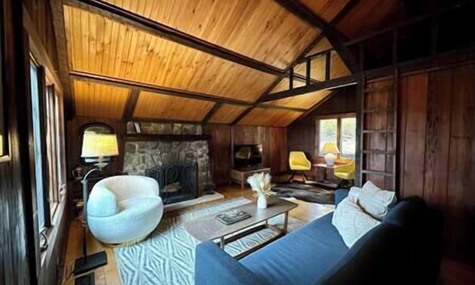 Lake Mohawk Maison | The Stonefire Cabin!