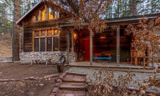 Santa Fe Cabine | The Storybook Cabin in the Santa Fe Forest