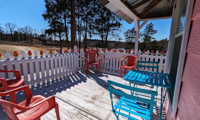Canton Cabine | The Strawberry House Near First Monday Trade Days