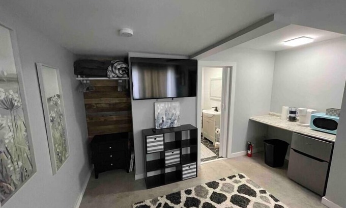 Sodus Point Appartement | The “street” at the lodge