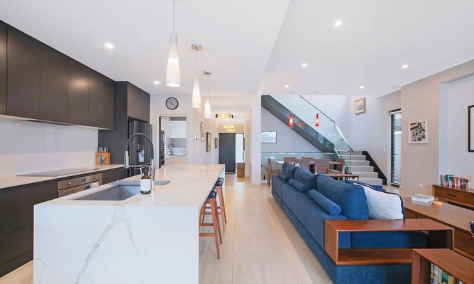 Bulimba Appartement | The Stuart Tri Level Luxury with Poolside Dining