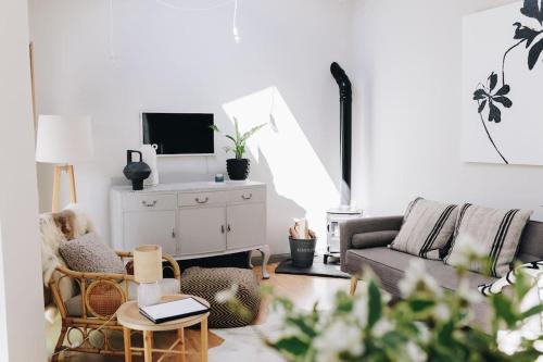 Helen's Bay Appartement | 'The Studio' Designer, seaside cottage