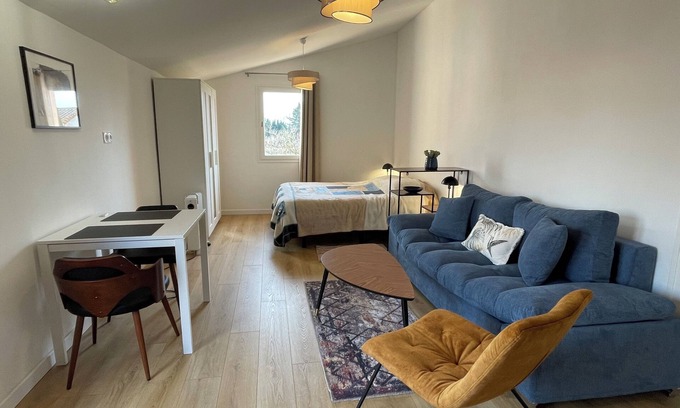 Saint-Esteve Appartement | The studio with its large, unoverlooked terrace, in a quiet location with private parking