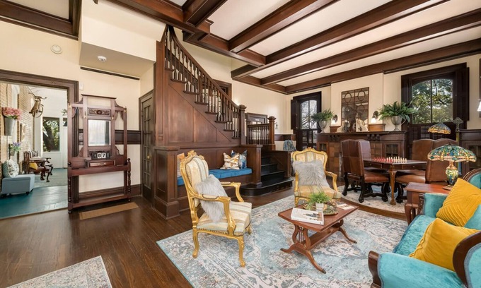 Brazos Maison | The Sturgis Inn / Downtown Waco