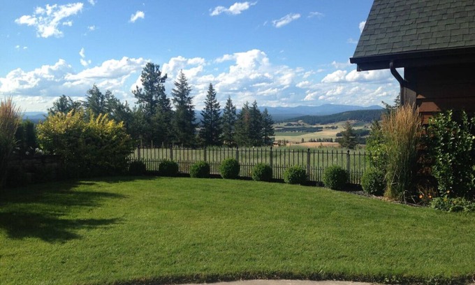 Colbert Maison | The Suite Getaway at Green Bluff