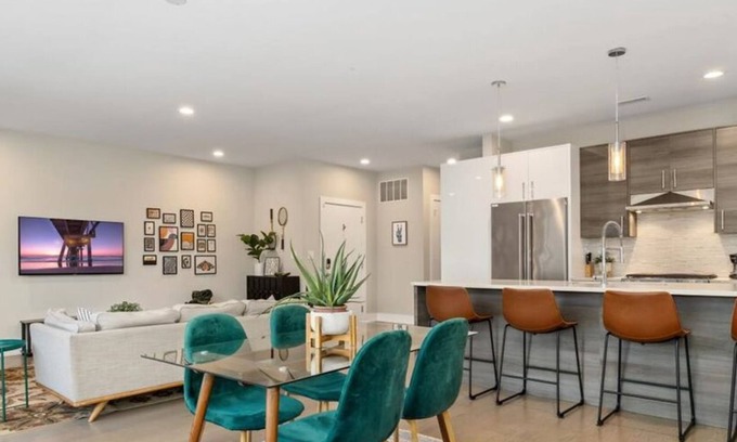 Pilsen Copropriété | Urban Oasis - Great for Families w Kids - close to Chicago’s best attractions!