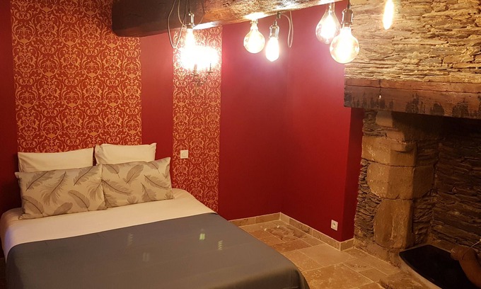 Ploermel Appartement | The Suite with individual SPA "Guard Room"