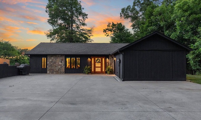 Kingsport Maison | Nature's Oasis Awaits: Explore the Ultimate Luxury Retreat at Peaceful Peak
