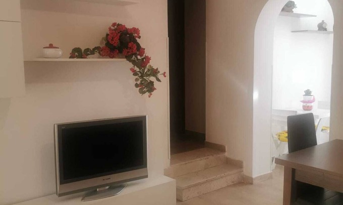 Reggio Calabria Maison | The Sunflower, whole house 5 minutes from Museum, Cathedral, beach and movida