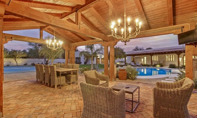 Central Scottsdale Maison | The Sunnyside in Scottsdale · Luxury Scottsdale/Resort Style Backyard/Super Bowl