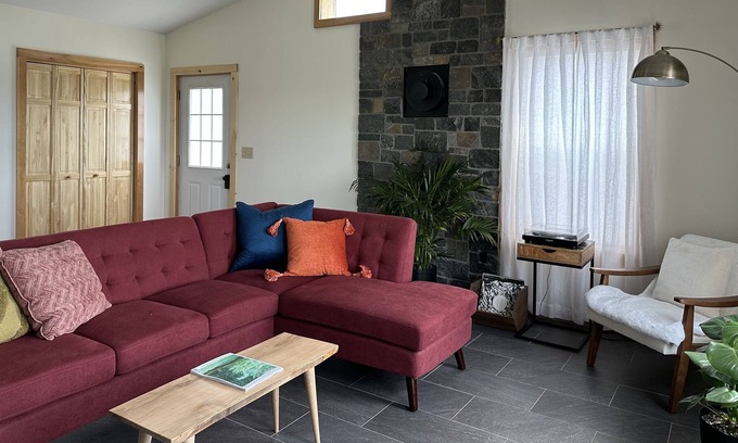 Burdett Maison | The Sunset Suite