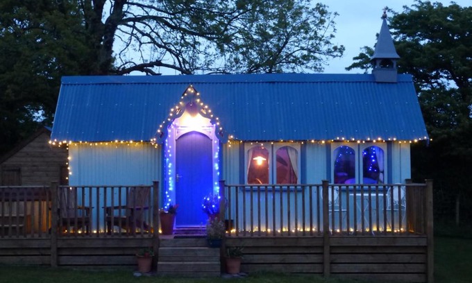 Looe Maison | The Tabernacle at Frieda and the Moon