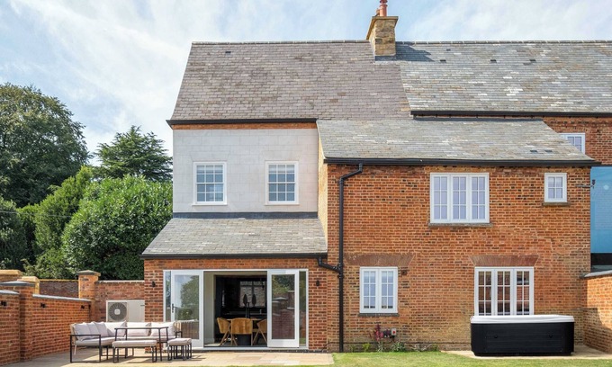Kelmarsh Maison | The Talbot – Exclusive Home with Hot Tub