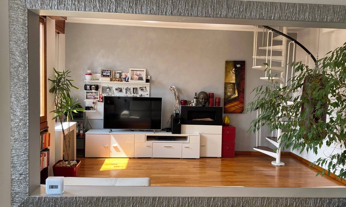 Biassono Appartement | The terrace a stone's throw from the runway