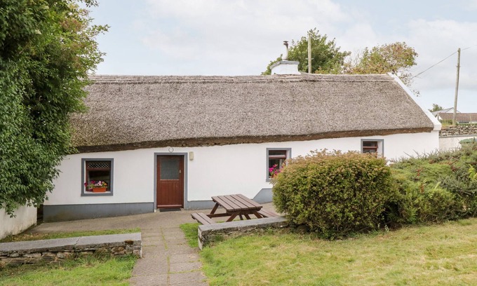 Carrowkennedy Cottage | THE THATCHED COTTAGE, pet friendly in Drummin, County Mayo