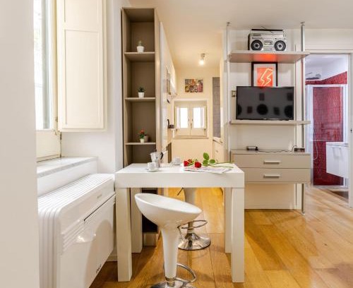 Rione Duomo Appartement | The Time Traveler's Den studio-apartment