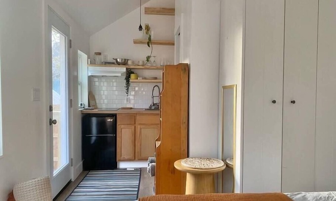 Blackshear-Prospect Hill Maison | The Tiny Suite | Super Location!