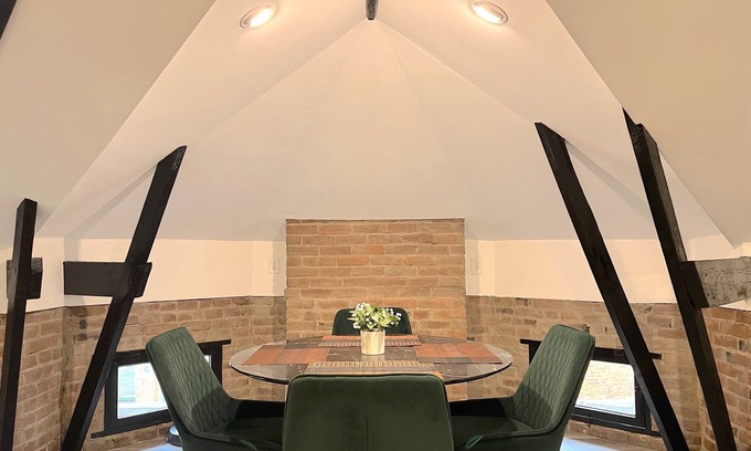 Short North Appartement | The Top of the Stairs: Chic Loft on 3rd Ave