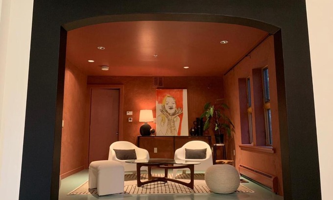 Adams Lit Et Petit-Déjeuner | The Trail in Adams - Berkshires' Art Hotel